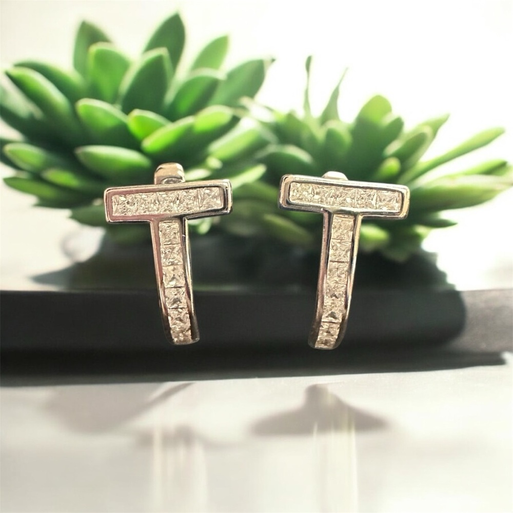 Chic Silver Crystal Hoop Earrings Famous designer ( Tiff🌞ny)look alike‼️